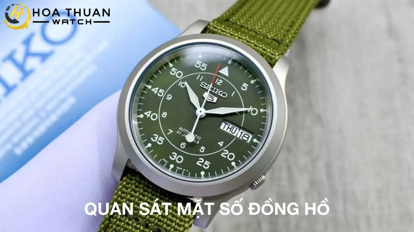 Quan sát mặt số đồng hồ Seiko 5 quân đội