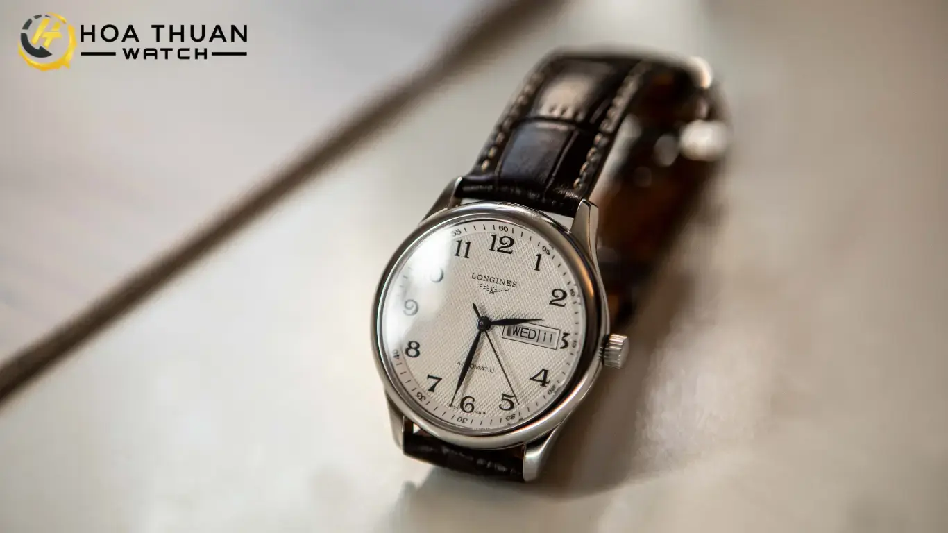 Đặc điểm nhận diện của đồng hồ vintage - Tone màu trầm