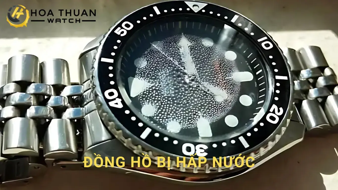 Dấu hiệu đồng hồ bị hấp hơi nước
