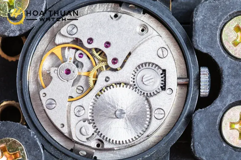 Tầm quan trọng của việc lau dầu đồng hồ seiko